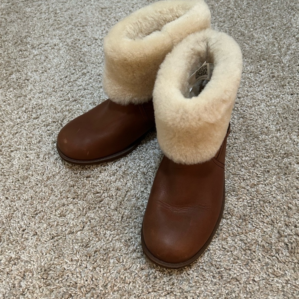 UGG Chyler Sheepskin Cuff Boots - Picture 3 of 7